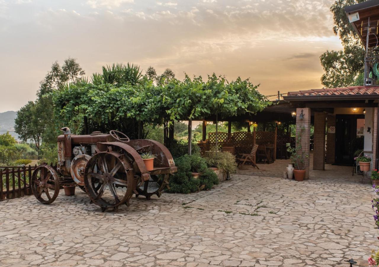 Il Sorgituro - Agriturismo Postiglione Екстер'єр фото